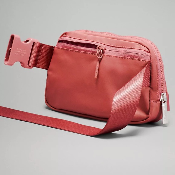 *ONLY 2 LEFT* Luluemon Everywhere Belt Bag RARE - Picture 5 of 7